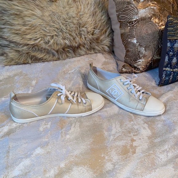 Gorgeous gold Authentic Chanel sneakers - Picture 8 of 10